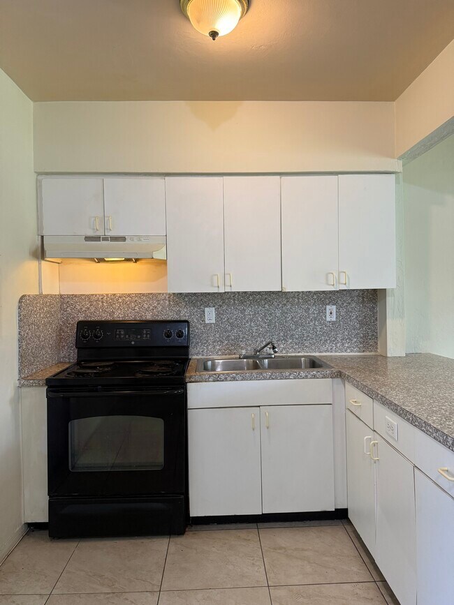 Cocina - 670 NE 132nd St
