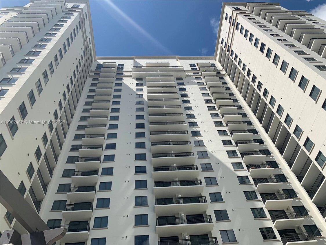 Foto principal - 999 SW 1st Ave