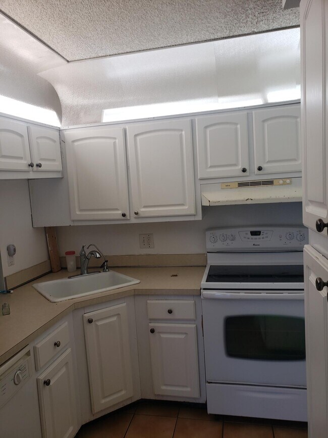 Building Photo - 3636 Alder Dr