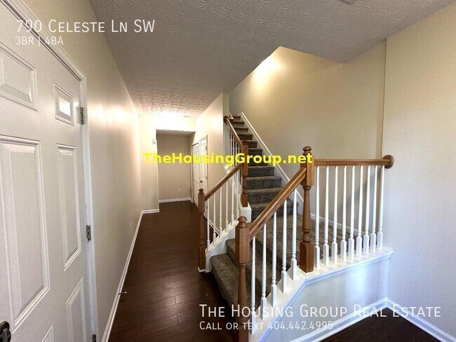 Building Photo - 3 Bedroom 3.5 Bath Gated Community