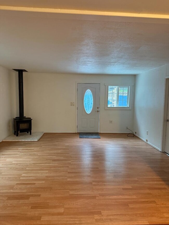 Building Photo - 767 Woodland Rd