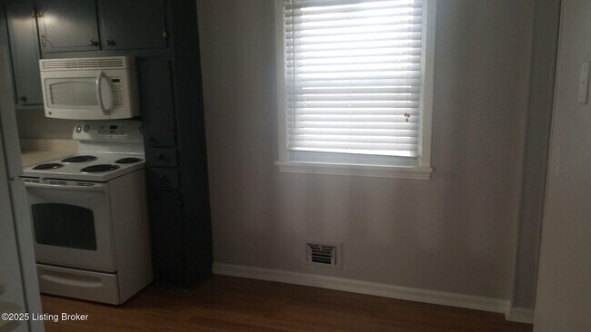 Foto del edificio - 11801 Pierce Way