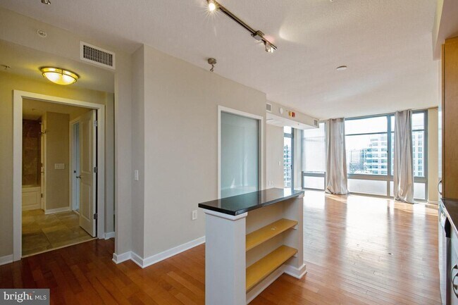 Building Photo - 475 K St NW