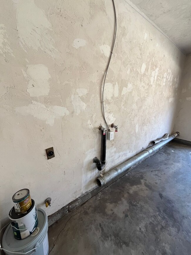 Building Photo - 4061