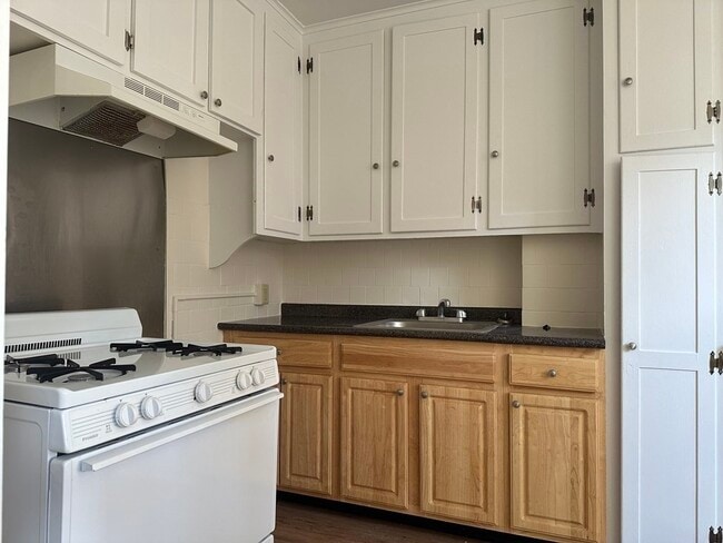 Building Photo - 7 Concord Ave