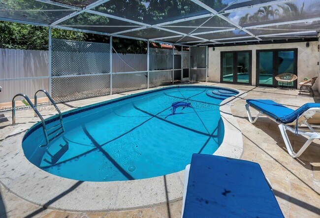 Foto del edificio - 6528 SW 30th St