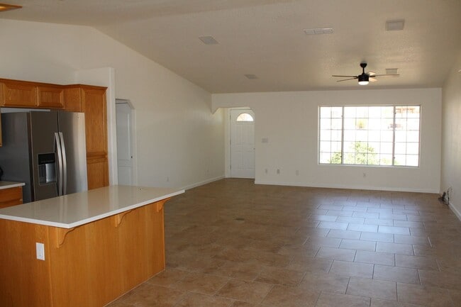 Building Photo - 3 Bedroom 2 Bathroom 3 Car Boat Deep Garag...