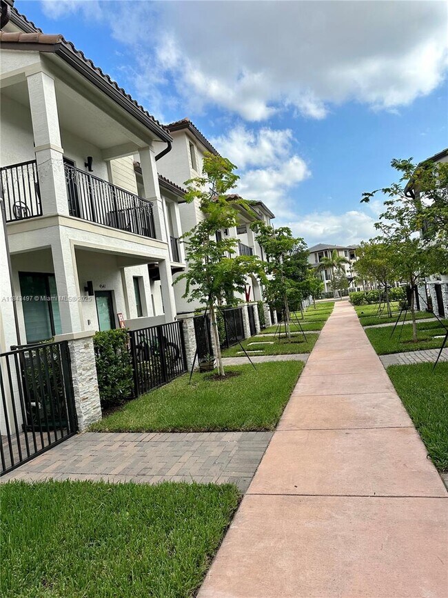 Foto del edificio - 4609 NW 83rd Path