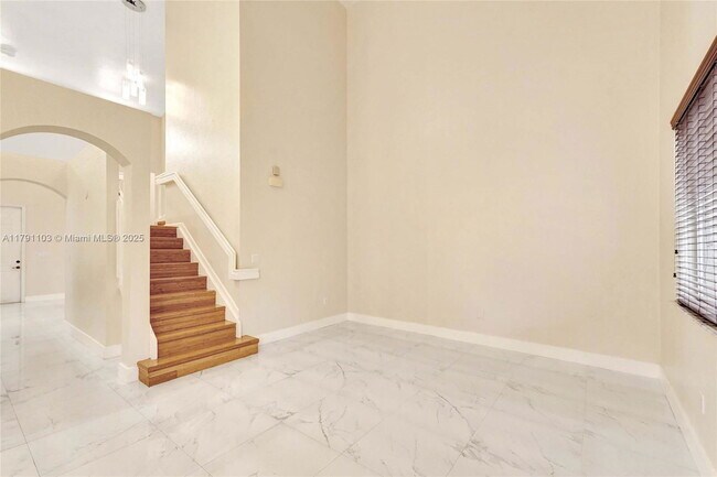 Foto del edificio - 20487 NW 12th Ave