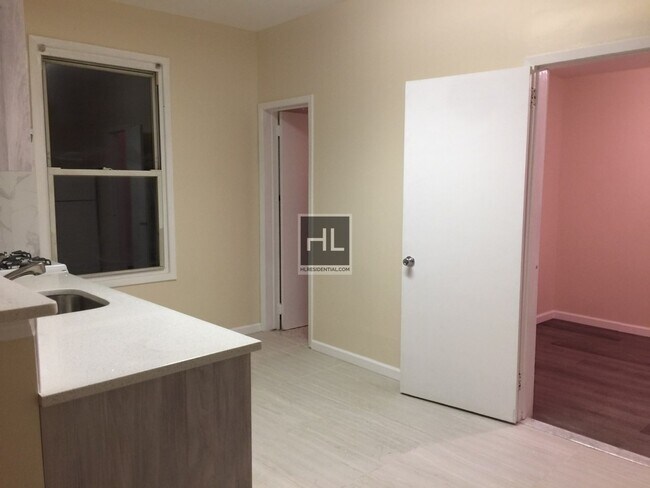 Foto del edificio - 2531 E 23rd St