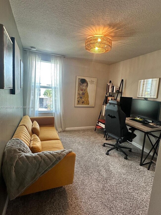 Foto del edificio - 5689 Mentmore Dr