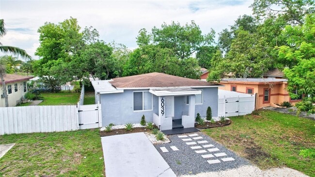 Building Photo - 6039 SW 38th St