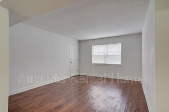 Building Photo - 2905 Arrowhead Dr