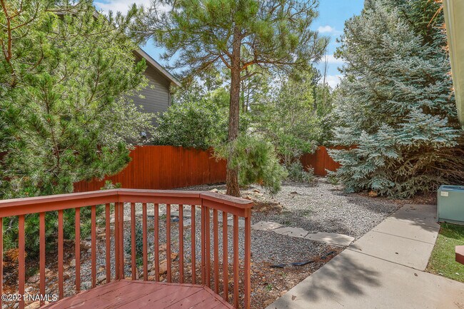 Building Photo - 1000 N Sinagua Heights Dr