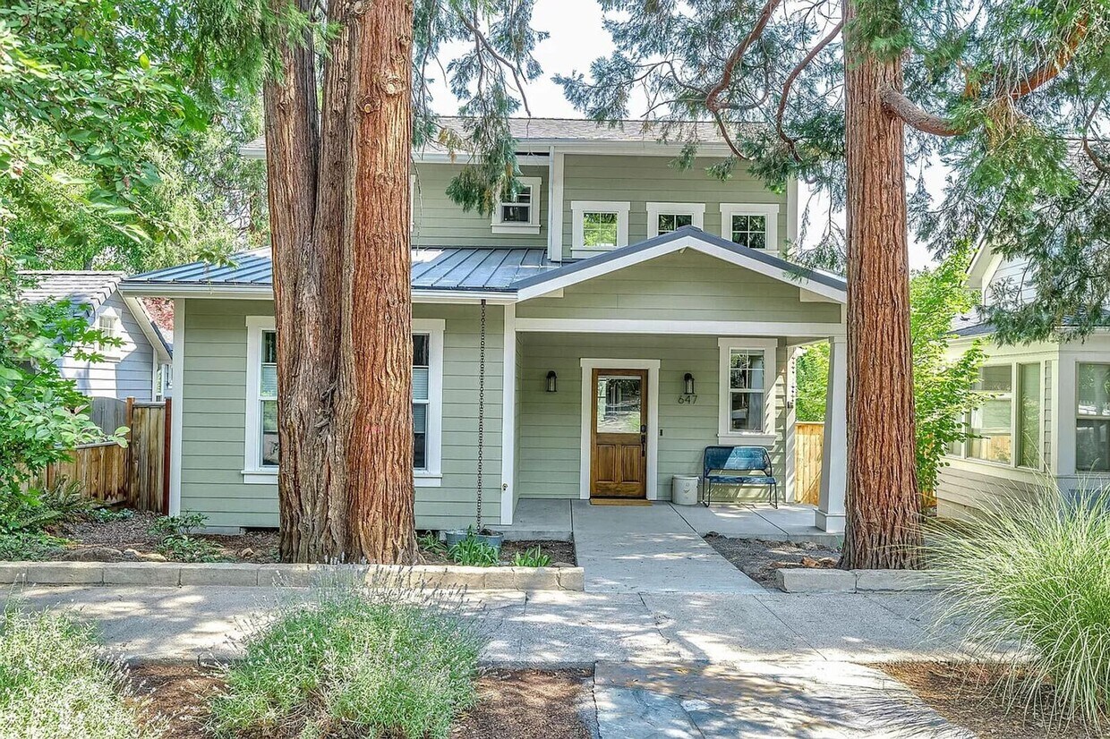 Foto principal - 647/653 B St