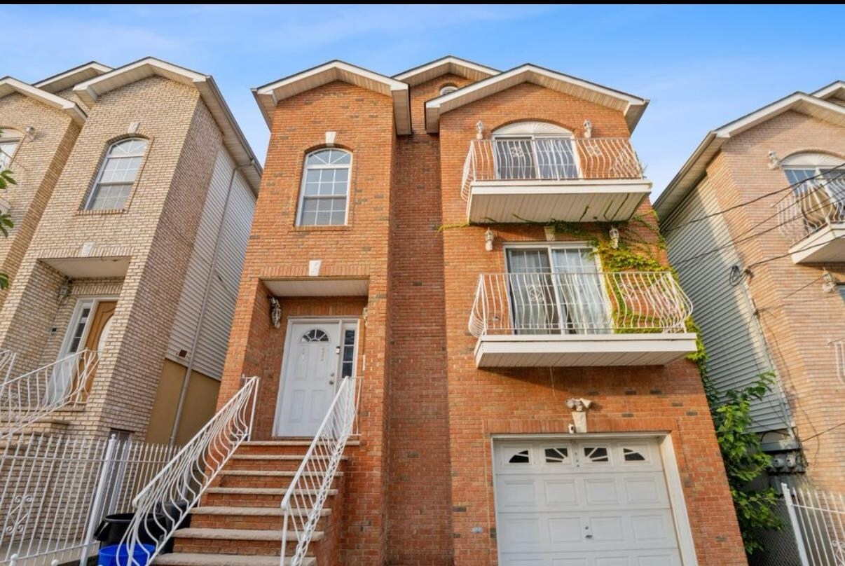 Foto principal - 31-33 CHESTER Ave