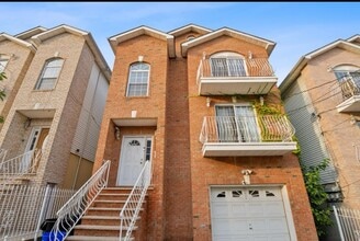 Building Photo - 31-33 CHESTER Ave