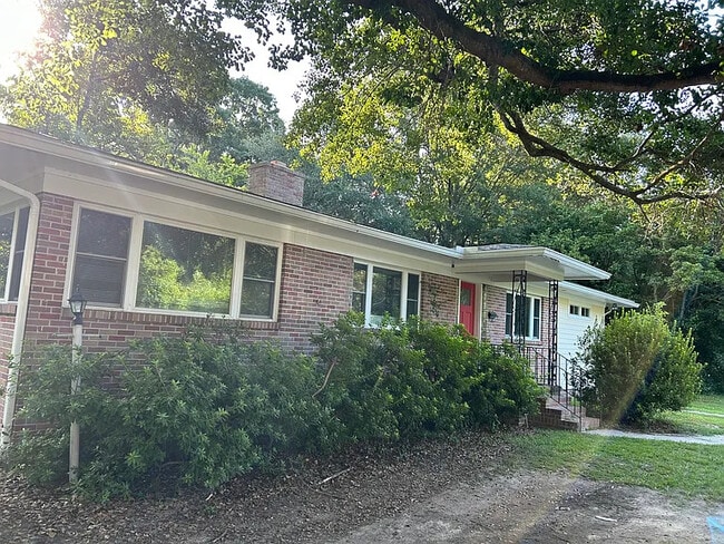 Building Photo - 812 Magnolia Rd