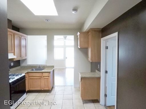 Building Photo - 4 br, 2 bath Apartment - 441 W. 79th St.