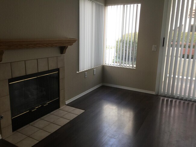Building Photo - 415 Ribbon Beach Way