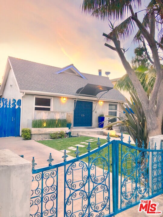 Foto del edificio - 1153 N Poinsettia Pl