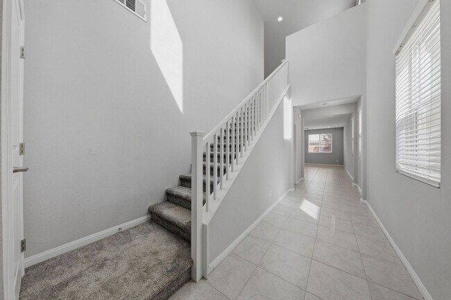 Foto del edificio - Southwest Gem! 3BR + Loft, Smart Home, Low-Maintenance Paver Patio