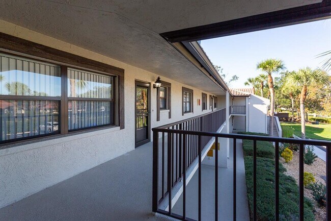 Building Photo - 5630 Golf Pointe Dr