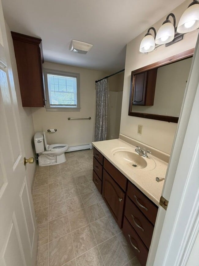 Building Photo - One bedroom, one bathroom unit on the 2nd ...