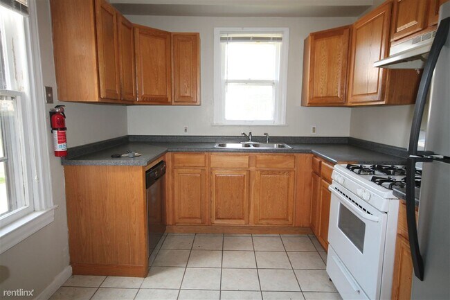 Foto del edificio - 5 br, 3 bath House - 1002 S Westnedge Ave ...