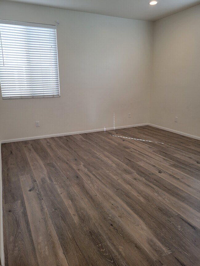 Habitación - 325 1/2 Daisy Ave