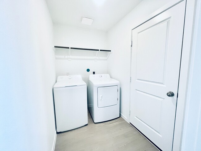 Foto del edificio - 3082 Mallorca Dr