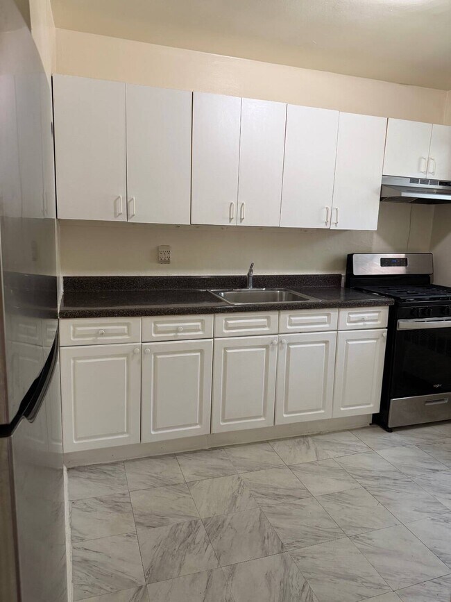 Foto del edificio - 220-40 73rd Ave