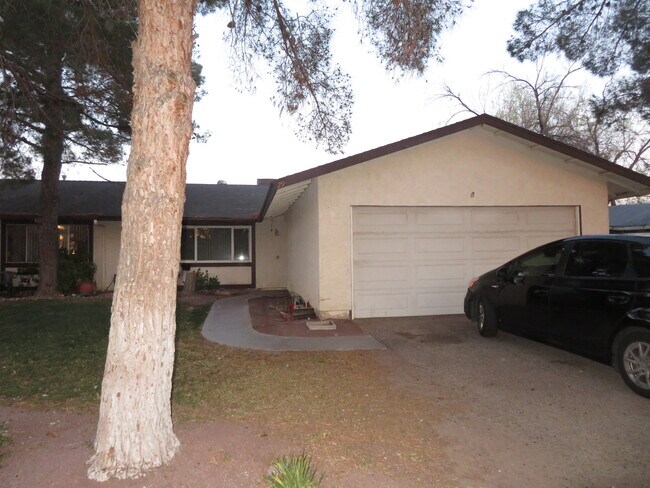 Frente - 751 Higgins Rd