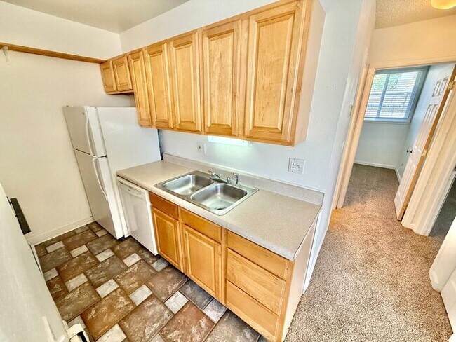 Foto del edificio - 6 month lease special $200 monthly discoun...