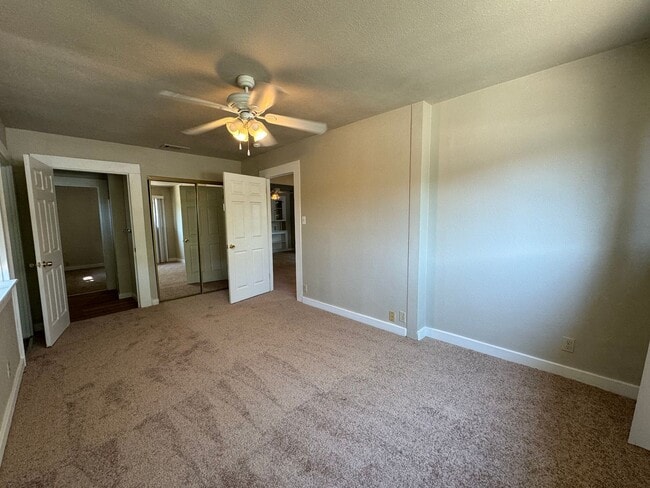 Building Photo - 2 Bed 1 Bath Bungalow Old-town Roseville
