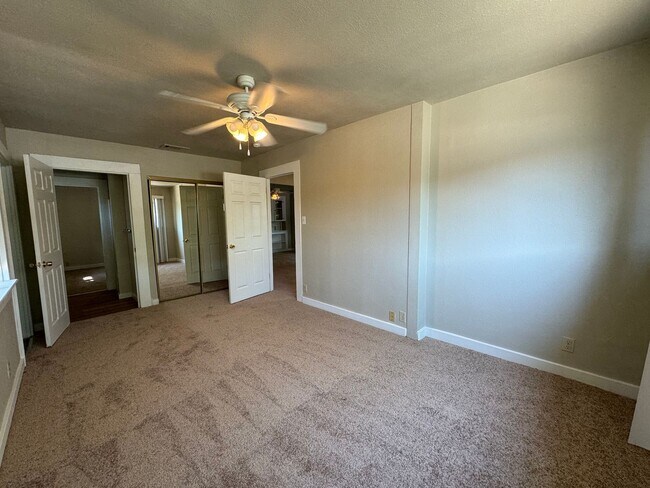 Foto del edificio - 2 Bed 1 Bath Bungalow Old-town Roseville
