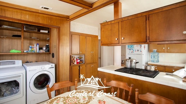 Building Photo - 0 E Cook St