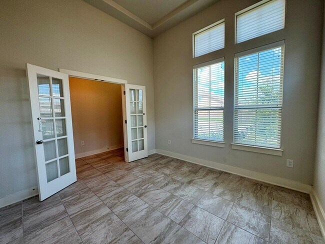 Building Photo - 12008 Reindeer Dr