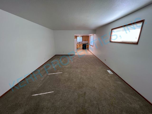 Building Photo - 1202 SE Roberts Ave