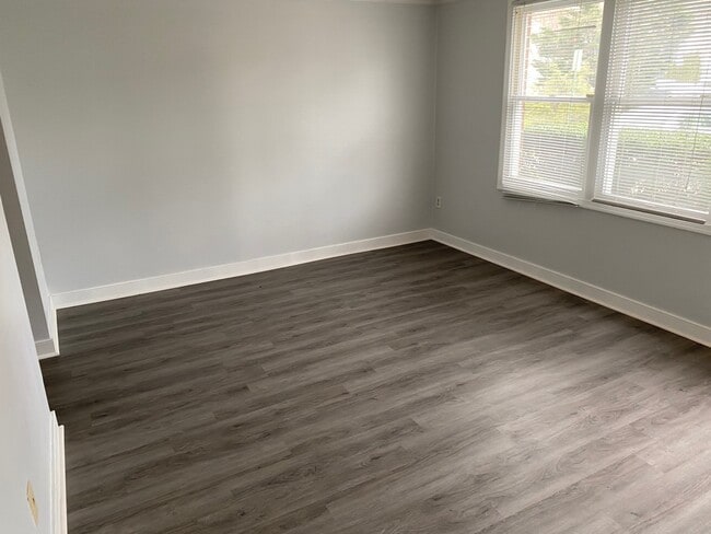Building Photo - 9732 Springfield Woods Cir