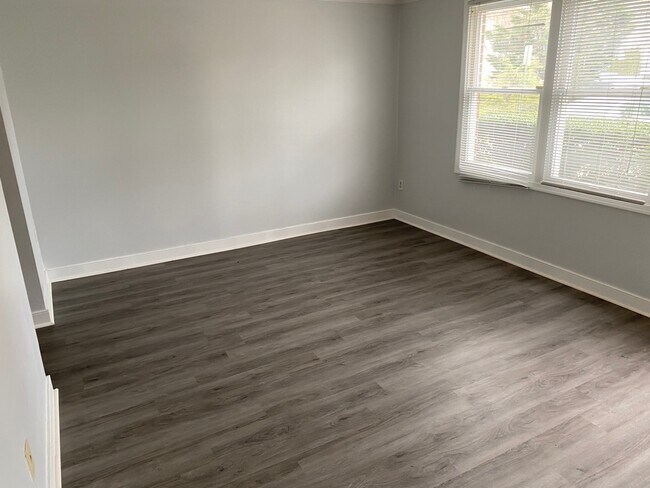 Foto del edificio - 9732 Springfield Woods Cir