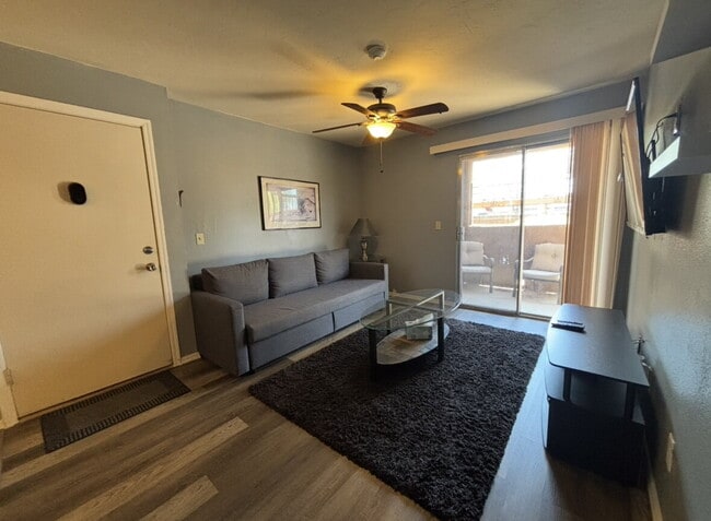 Building Photo - "Cozy 2-Bed 2 bath Condo with Full Furnish...