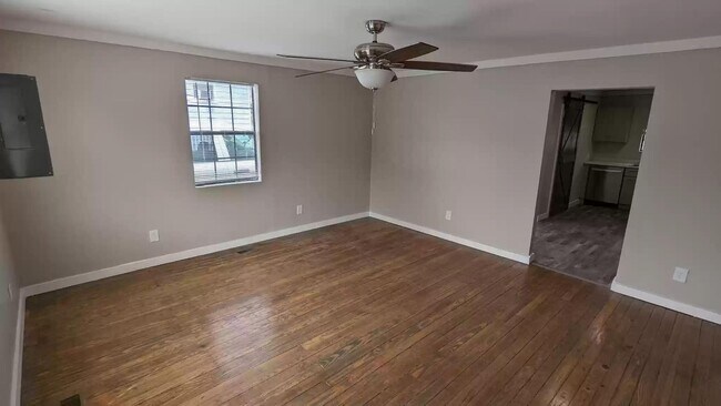 Foto del edificio - 611 Shannon Ave