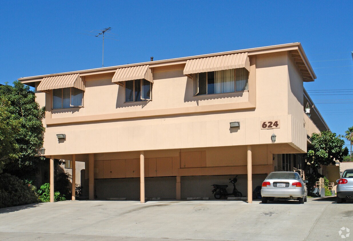 Foto del edificio - 624 N Hayworth Ave