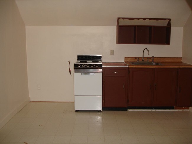 Building Photo - 4 br, 2.5 bath House - 107 PILOTTOWN ROAD