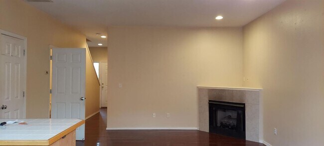 Building Photo - 3 br, 2.5 bath House - 5881 SE 15th Drive