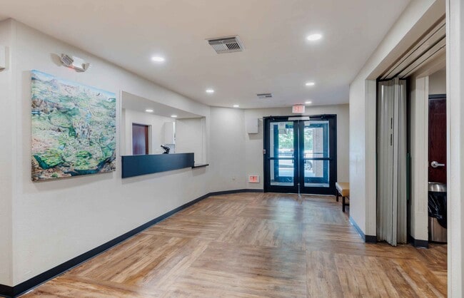 Building Photo - Furnished Studio-Dallas - Lewisville