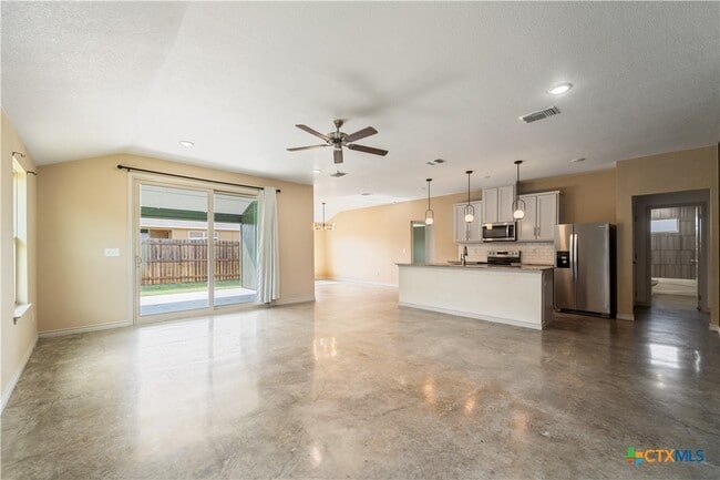 Building Photo - 742 Freedom Cir