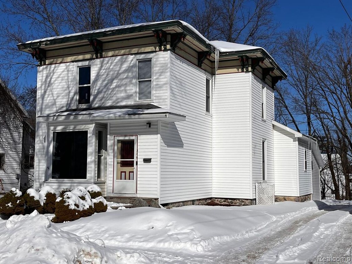 Building Photo - 246 Mill St