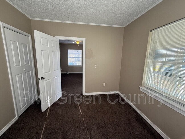 Building Photo - 408 S 48th W Ave